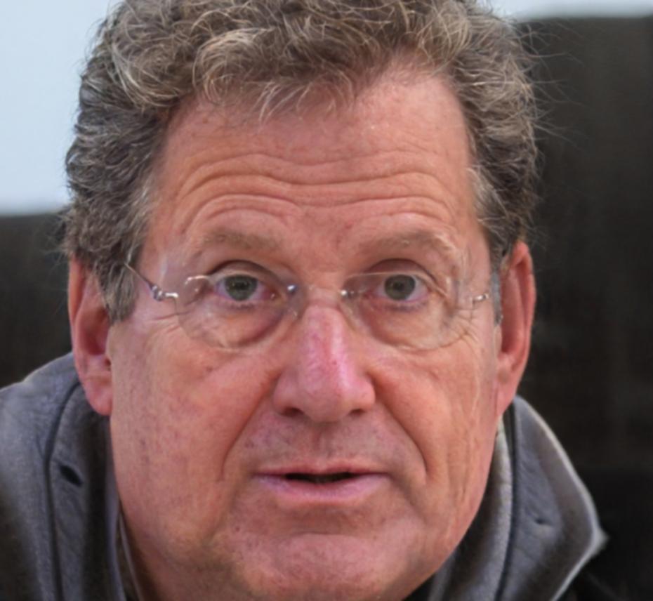 Finanztrainer Herr Bergmann bei der Beratung